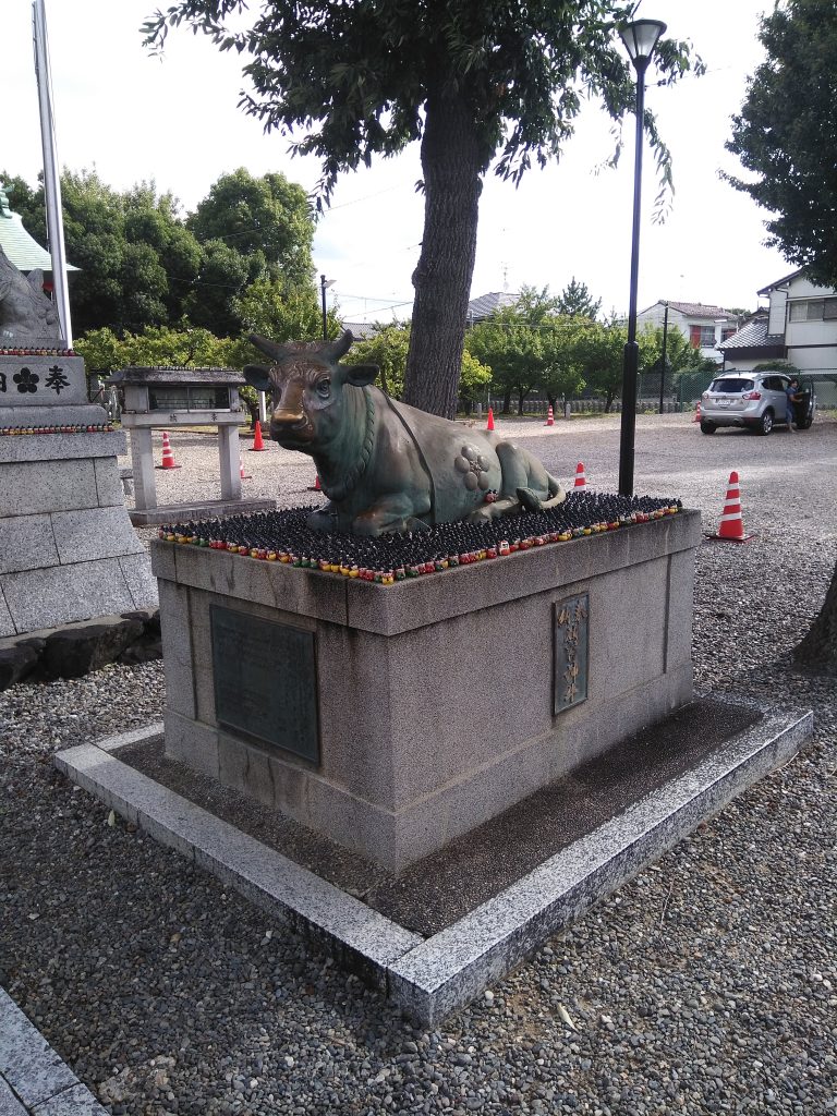 上野天満宮　牛（銅像）２